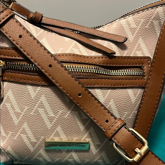 Adrienne Vittadini Tan NWT Crossbody Bag - Picture 9 of 9
